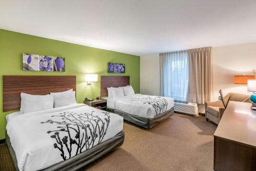 Postel nebo postele na pokoji v ubytování Sleep Inn Spokane Airport