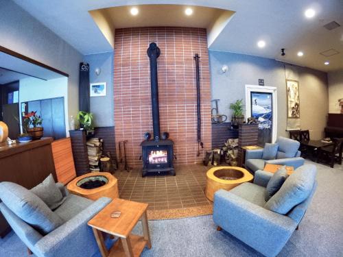 Ruang duduk di Red Fox Lodge Myoko