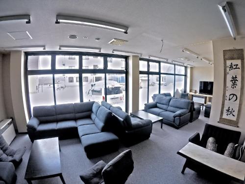 Ruang duduk di Red Fox Lodge Myoko