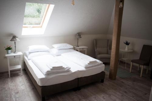 Ένα ή περισσότερα κρεβάτια σε δωμάτιο στο Pajta Apartman és Vendégház