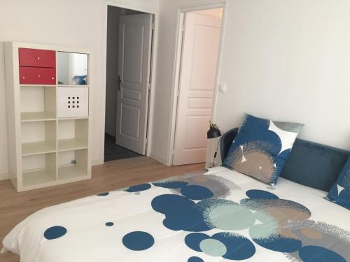 a bedroom with a bed with blue pillows on it at LE CLIO CARRÉ D'OR BEACH APARTMENT in Nice
