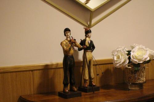  Hotel Meta -  Room  picture :   Tea/Coffee maker    Bath    Safety deposit box                           