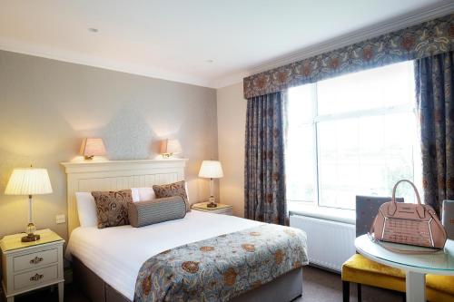 Кровать или кровати в номере The Park Hotel Dungarvan