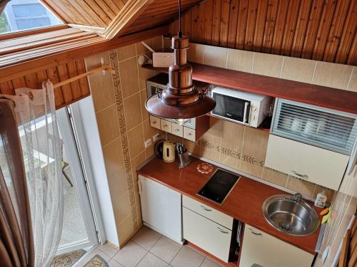 Kuchyňa alebo kuchynka v ubytovaní Mini Kotedžas Vakaris