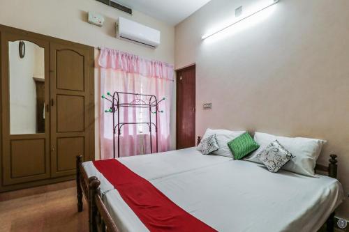 En eller flere senger på et rom på Valiyathayil Home Stay