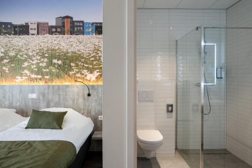 Bathroom sa ibis Styles Almere