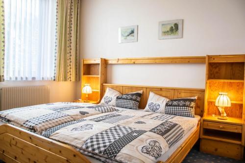 Posteľ alebo postele v izbe v ubytovaní Fewo Weissenbacher Katschberg