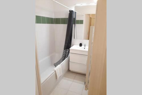 Koupelna v ubytování T3 Spacieux, Renové en 2020 -Pkg-métro