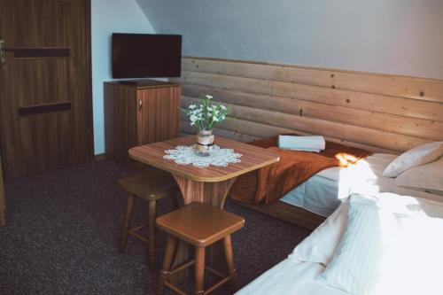 TV a/nebo společenská místnost v ubytování Ziaciówka