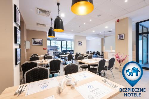 a large dining room with tables and chairs at Blue Marine Mielno in Mielno