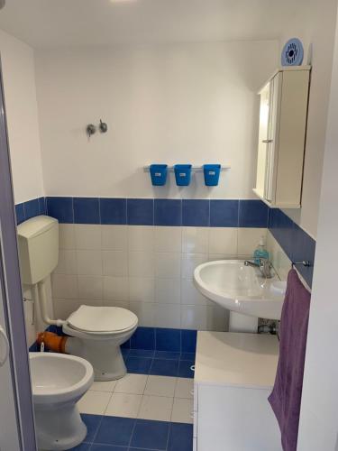 A bathroom at home.70 Carini