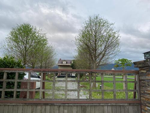 a wooden fence in front of a house at 稻哪趣田園民宿 平價villa in Dongshan