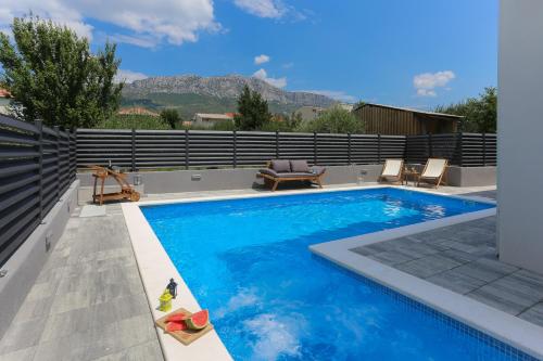 Luxury Villa Apartments MA&RO with heated pool near Split