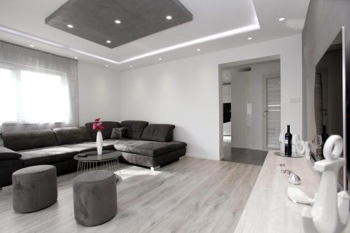 Luxury Villa Apartments MA&RO with heated pool near Split