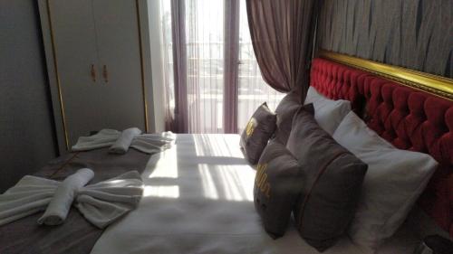 מיטה או מיטות בחדר ב-RHYTHM HOTEL