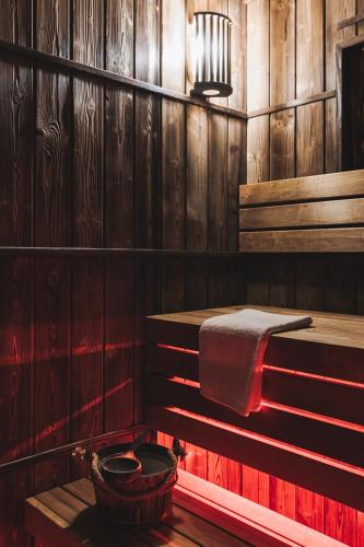 a bath room with a red towel on a tub at Aparthotel Narciarska 2 in Korbielów