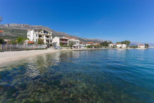 Luxury Villa Apartments MA&RO with heated pool near Split