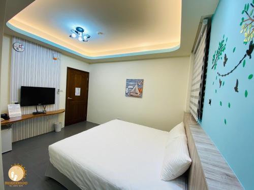 Tempat tidur dalam kamar di Ta Lang Guan Hai Mei Su B&B