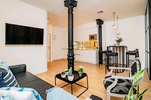 Unbeatable views of Puerta del Sol by Batuecas