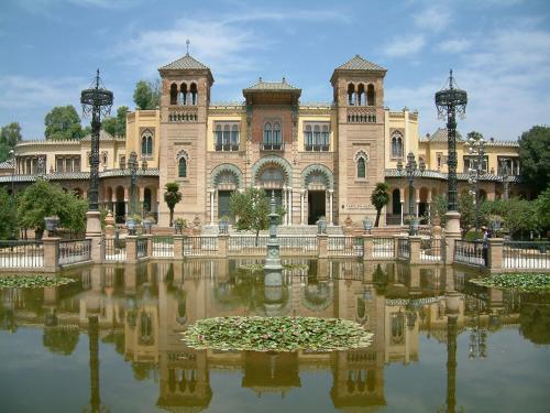Plaza de España Deluxe Suites by Valcambre