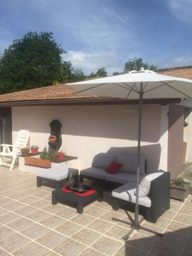 Un patio o zona al aire libre en L'Intemporelle