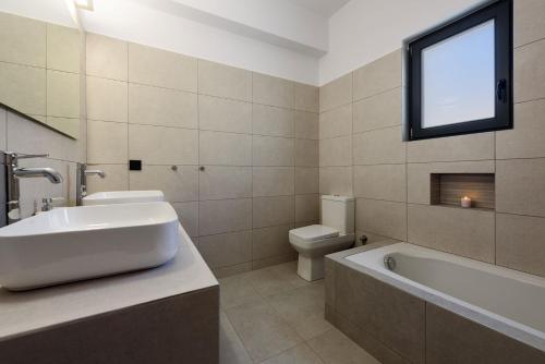 Gallery image of PAROS VILLA BLUE SENSES in Aliki