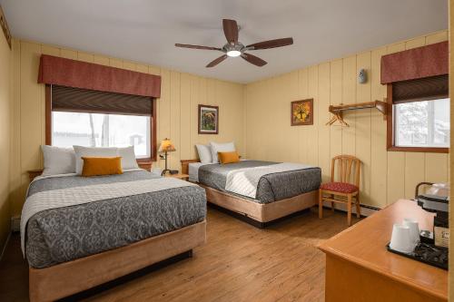 Säng eller sängar i ett rum på Chena Hot Springs Resort