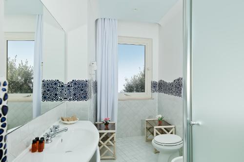 ห้องน้ำของ Positano Luxury Villas
