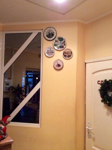 a room with plates on the wall next to a door at Hotel Elena in Veliko Tŭrnovo