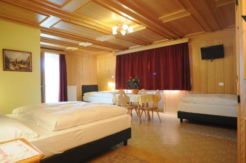 Ένα ή περισσότερα κρεβάτια σε δωμάτιο στο B&B Hotel Heidi