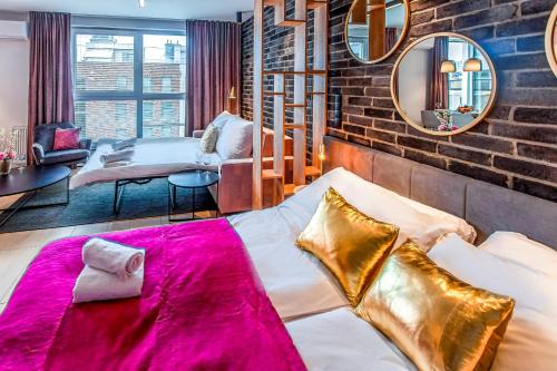 Posteľ alebo postele v izbe v ubytovaní Megi & Greg Apartments