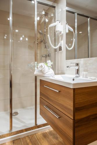 a bathroom with a sink and a shower at Dom Wypoczynkowy Koliba in Białka Tatrzanska