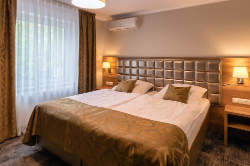 Postel nebo postele na pokoji v ubytování Hotel Olesno