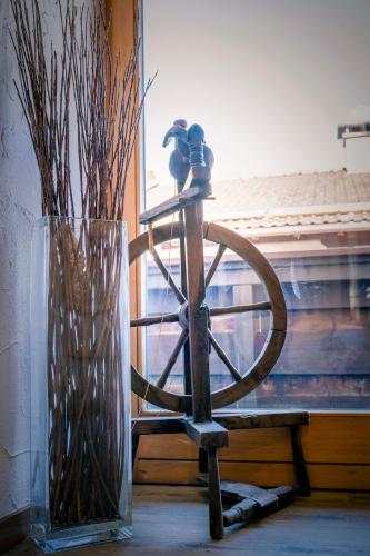 a vase with a wheel next to a vase with at Haus Edelraute in Mittenwald