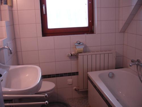 Uma casa de banho em Apartment Janschitz Gundersheim