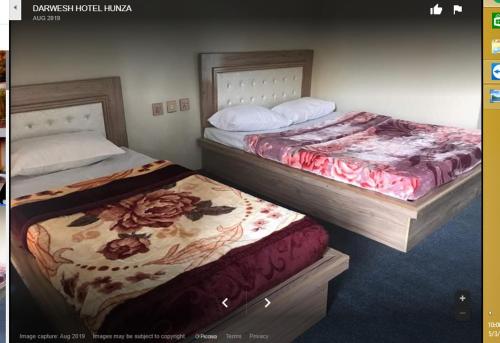 เตียงในห้องที่ Darwesh Hotel Hunza