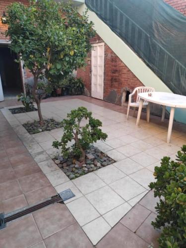 Κήπος έξω από το Casa D'Vilero en Temperley