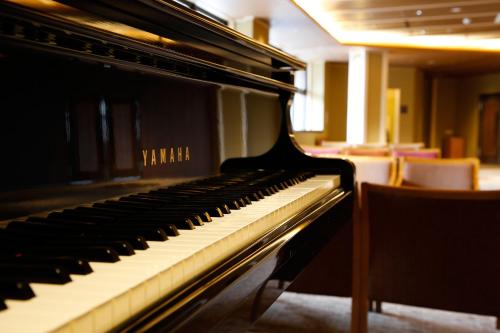 an old piano sitting in the middle of a room at The Shiroyama Terrace Tsuyama Villa in Tuyama