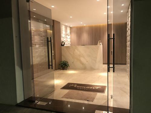 a bathroom with a glass shower in a room at Piemont Hotel in Curitiba