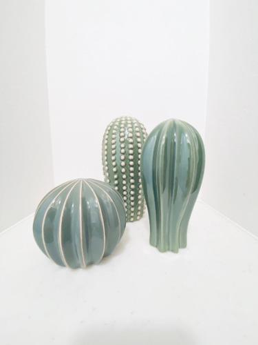 three green vases are sitting on a shelf at OUCHI HOTEL Otemachi in Hiroshima