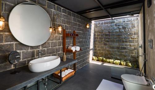 Koupelna v ubytování Viveda Wellness Resort
