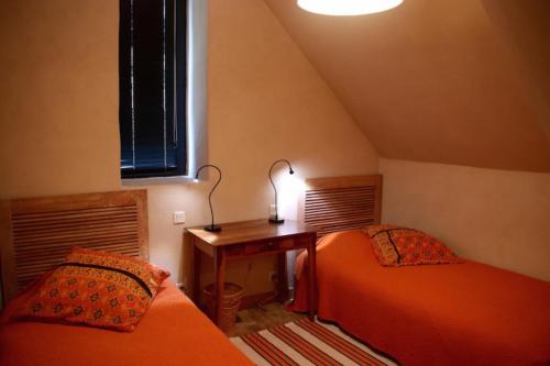 Tempat tidur dalam kamar di Fantastic high standard Villa with amazing sea views
