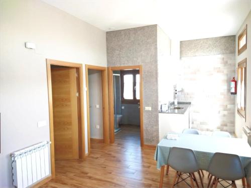 Dapur atau dapur kecil di Apartamentos Navalin