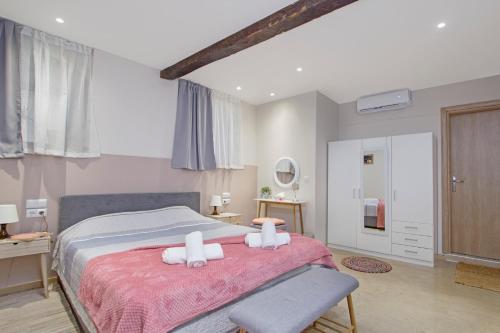 The Place Old Town Apartment