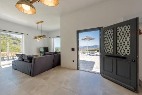 Gallery image of PAROS VILLA BLUE SENSES in Aliki
