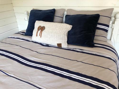 a bed with blue and white blankets and pillows at B&B Gaasterland in Harich
