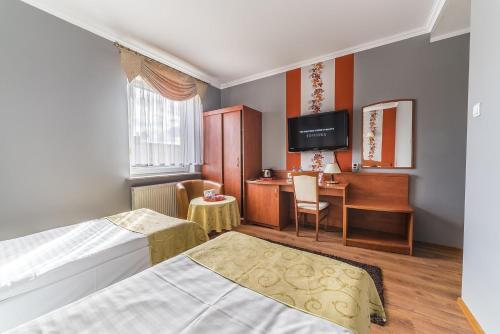 Televizors / izklaižu centrs naktsmītnē Hotel Doris