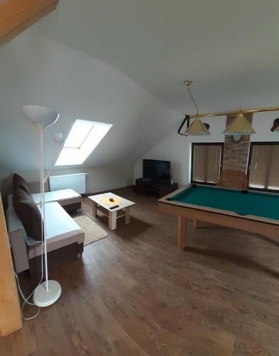 a living room with a pool table in a room at Rodinný pension U Soudku in Rudník