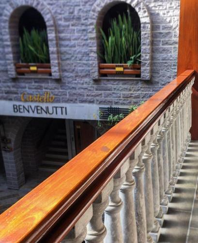 a stairway with two windows with plants in them at Pousada Castello Benvenutti in Bento Gonçalves