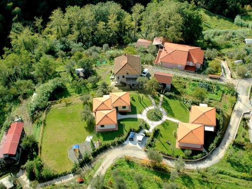 A bird's-eye view of Charming Holiday Home in Montebello di Fondo with Barbecue